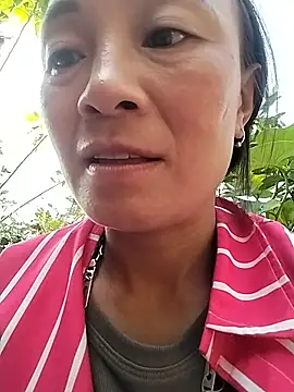 Snapshot of Hoala7890 chatting on 10-18-25, 01:52 Hoala7890 online show from 10-18-25, 01:52