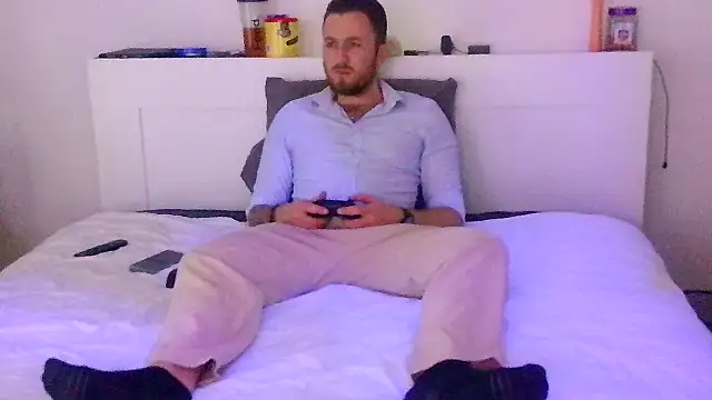 Keviios online show from 11-25-25, 01:44