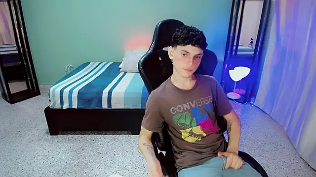 dilan hott  online show from 09-17-25, 08:32