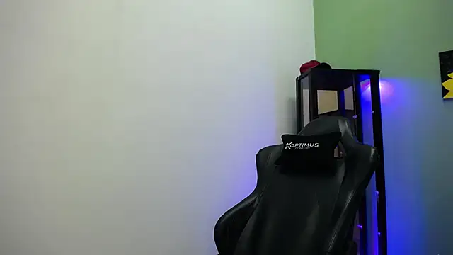 dilan hott  online show from 12-14-25, 02:55