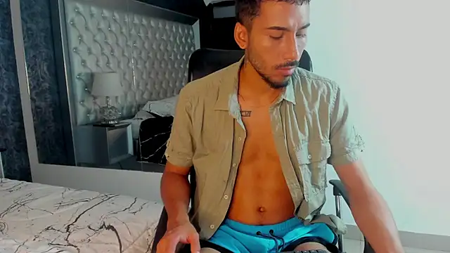 JhosuaCollins  online show from 09-10-25, 05:13