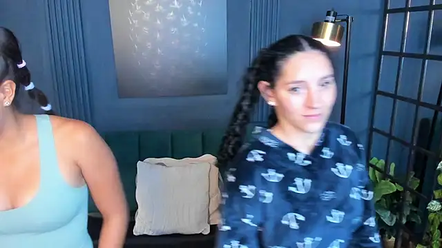 Snapshot of aliceandsia chatting on 09-12-25, 03:17 aliceandsia online show from 09-12-25, 03:17