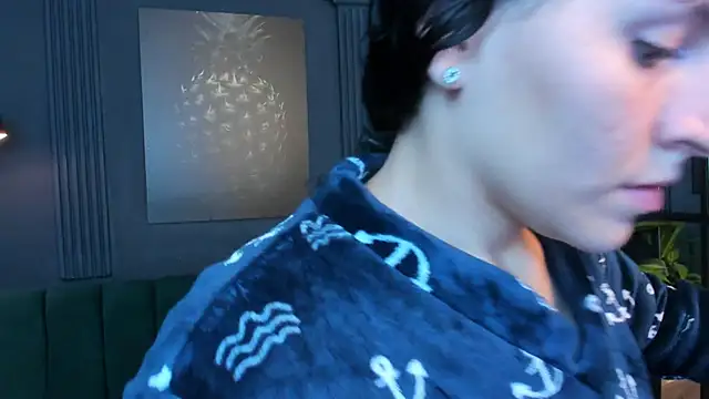 Snapshot of aliceandsia chatting on 09-18-25, 01:40 aliceandsia online show from 09-18-25, 01:40