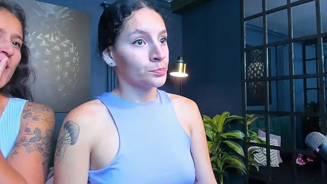 Snapshot of aliceandsia chatting on 10-06-25, 12:13 aliceandsia online show from 10-06-25, 12:13