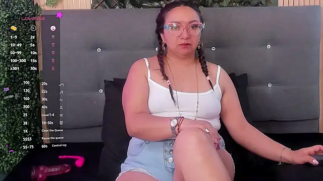 Snapshot of leyla_smithh chatting on 09-09-25, 12:26 leyla smithh online show from 09-09-25, 12:26