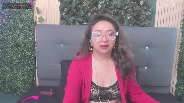 Snapshot of leyla_smithh chatting on 09-12-25, 12:16 leyla smithh online show from 09-12-25, 12:16