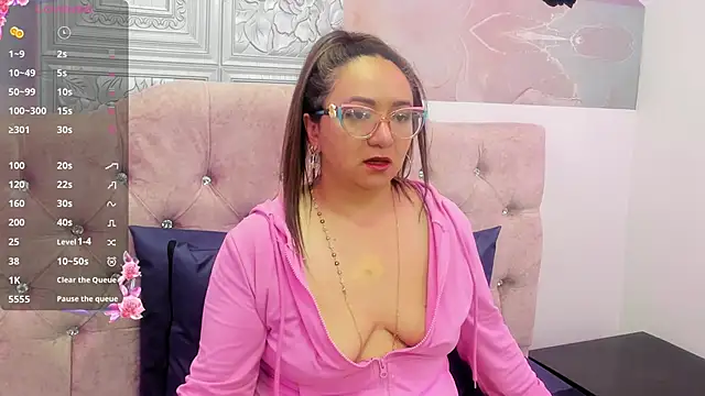Snapshot of leyla_smithh chatting on 09-28-25, 01:27 leyla smithh online show from 09-28-25, 01:27