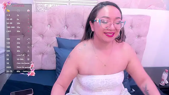 Snapshot of leyla_smithh chatting on 10-02-25, 12:12 leyla smithh online show from 10-02-25, 12:12
