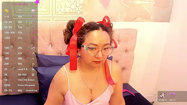 Snapshot of leyla_smithh chatting on 10-15-25, 12:38 leyla smithh online show from 10-15-25, 12:38