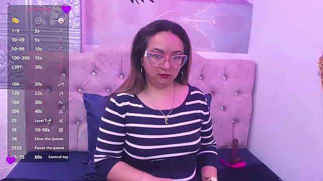 Snapshot of leyla_smithh chatting on 10-18-25, 12:17 leyla smithh online show from 10-18-25, 12:17