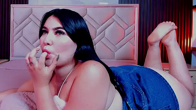 MiaaFarrel online show from 10-21-25, 07:14