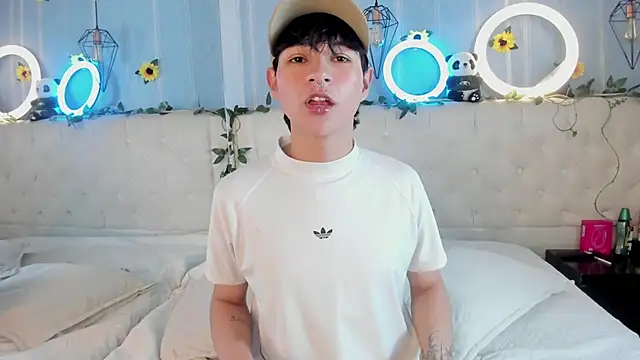 AleAurarashi online show from 11-18-25, 04:39