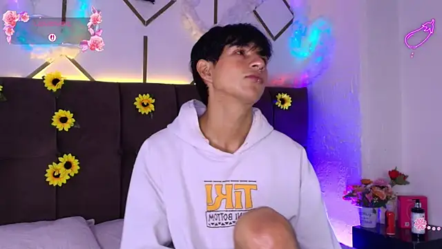 AleAurarashi online show from 04-15-26, 04:14