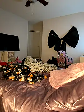 Snapshot of cupcakemia chatting on 10-07-25, 11:24 cupcakemia online show from 10-07-25, 11:24