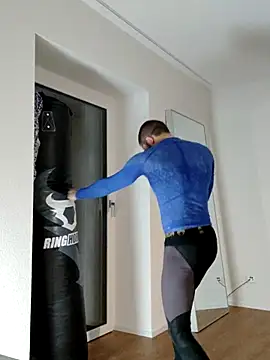 EyesNeverLies online show from 09-28-25, 03:23