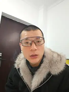 Snapshot of AAASuck chatting on 01-17-26, 01:27 AAASuck online show from 01-17-26, 01:27