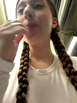 Snapshot of FroggyAnna chatting on 12-17-25, 03:51 FroggyAnna online show from 12-17-25, 03:51