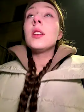 Snapshot of FroggyAnna chatting on 12-19-25, 04:47 FroggyAnna online show from 12-19-25, 04:47