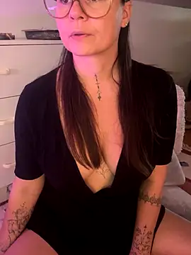 Snapshot of TheNaturalistX chatting on 10-07-25, 11:40 TheNaturalistX online show from 10-07-25, 11:40