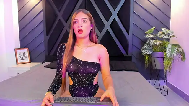 Alana cox  online show from 10-20-25, 11:27