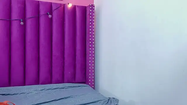 cosplaydate online show from 10-23-25, 02:44