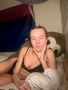 Snapshot of DollBabyy chatting on 10-16-25, 10:11 DollBabyy online show from 10-16-25, 10:11