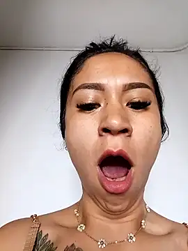 Snapshot of Liahdiaz_ chatting on 10-16-25, 04:08 Liahdiaz online show from 10-16-25, 04:08