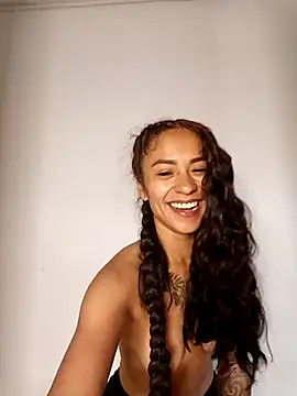 Snapshot of Liahdiaz_ chatting on 11-02-25, 12:07 Liahdiaz online show from 11-02-25, 12:07