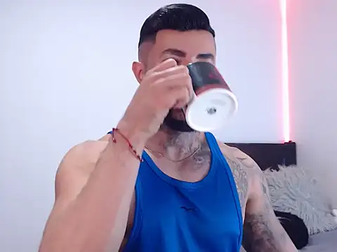 andrea de lucaa online show from 11-19-25, 03:28