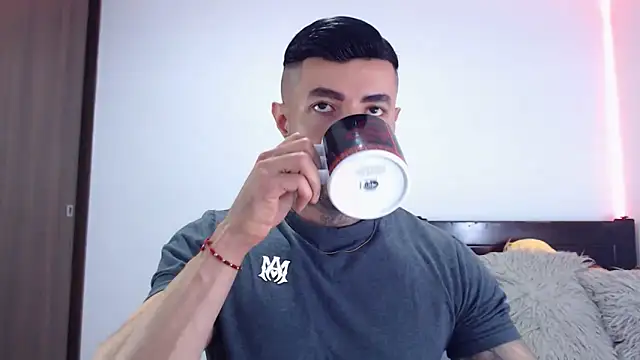 andrea de lucaa online show from 12-22-25, 03:14