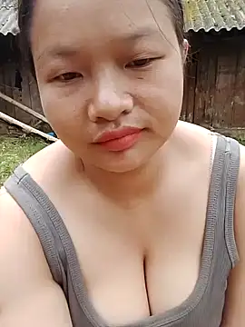 Snapshot of girl-babi chatting on 09-13-25, 04:34 girl-babi online show from 09-13-25, 04:34