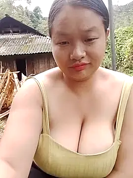 Snapshot of girl-babi chatting on 09-23-25, 02:47 girl-babi online show from 09-23-25, 02:47