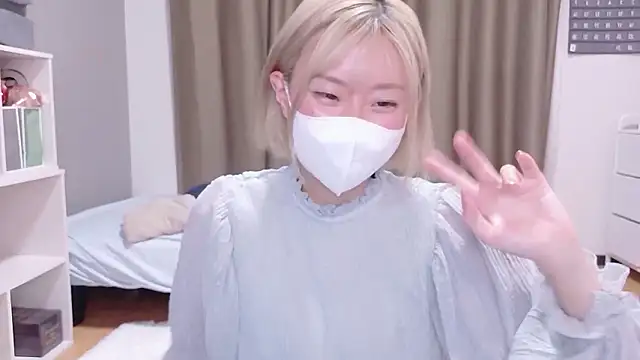 Nana  ch online show from 05-18-26, 04:13