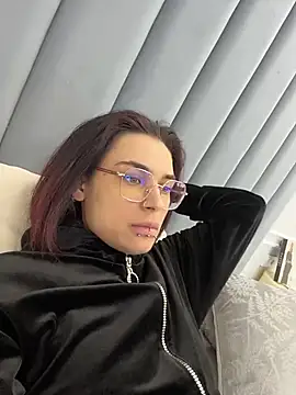 Snapshot of VioletAsh chatting on 05-04-26, 04:52 VioletAsh online show from 05-04-26, 04:52