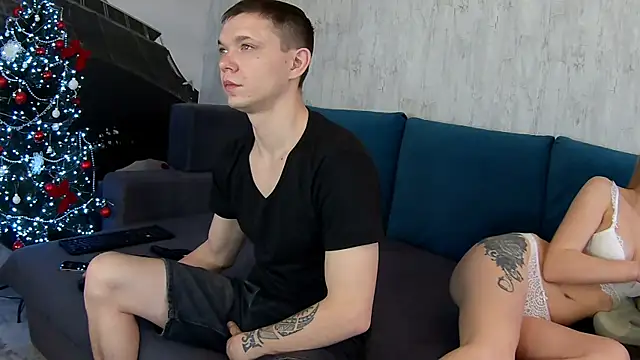 Snapshot of MonikaVAlex chatting on 12-17-25, 03:01 MonikaVAlex online show from 12-17-25, 03:01