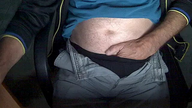 Snapshot of velikifant7 chatting on 11-18-25, 05:12 velikifant7 online show from 11-18-25, 05:12