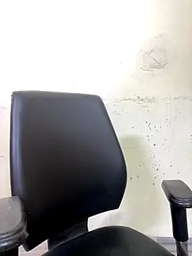 Snapshot of sexy_lips99 chatting on 11-08-25, 06:46 sexy lips99 online show from 11-08-25, 06:46