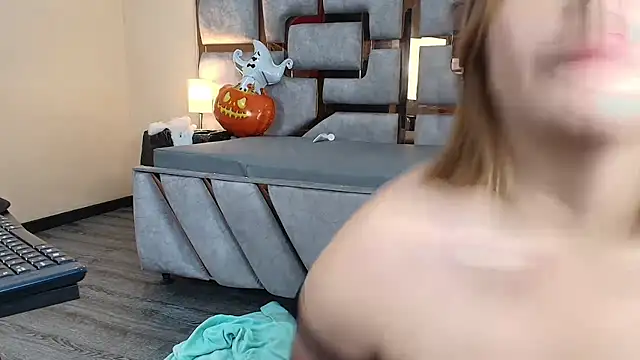 Snapshot of Candy_Velvet chatting on 11-04-25, 08:13 Candy Velvet online show from 11-04-25, 08:13