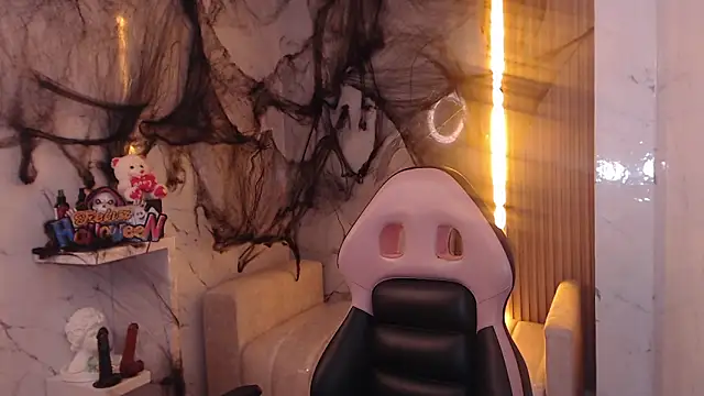 Sophia tf online show from 10-21-25, 04:51