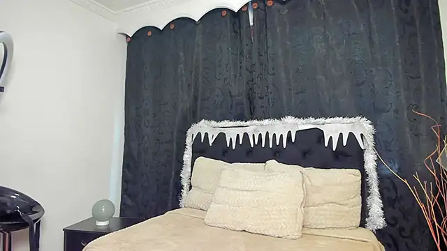 Snapshot of Tiffany_Nm chatting on 11-28-25, 04:09 Tiffany Nm online show from 11-28-25, 04:09