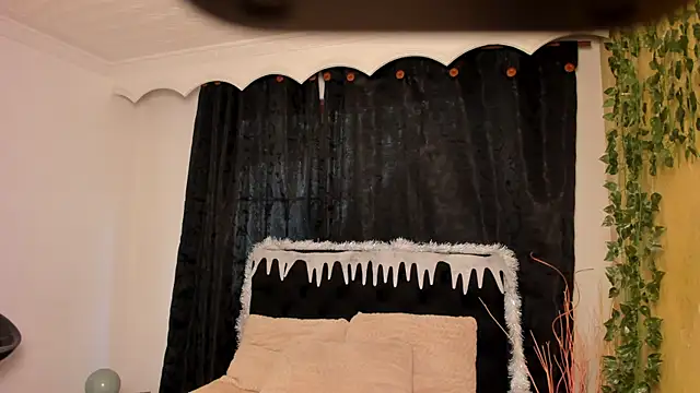 Snapshot of Tiffany_Nm chatting on 12-15-25, 01:48 Tiffany Nm online show from 12-15-25, 01:48