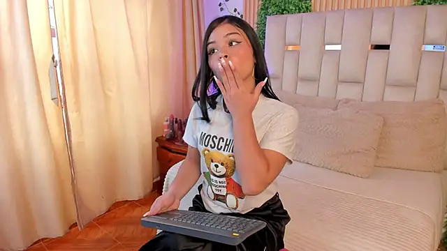 Snapshot of Jade_Nmm chatting on 05-19-26, 05:08 Jade Nmm online show from 05-19-26, 05:08