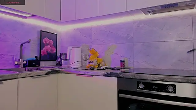 Chloe loo online show from 04-23-26, 08:44