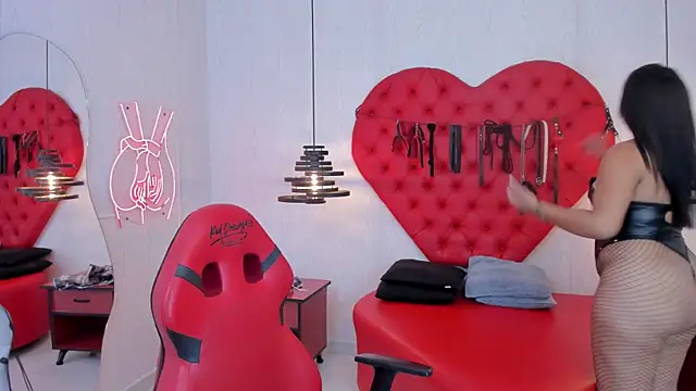 Snapshot of Miiaa_Foxyy_ chatting on 10-18-25, 03:31 Miiaa Foxyy online show from 10-18-25, 03:31