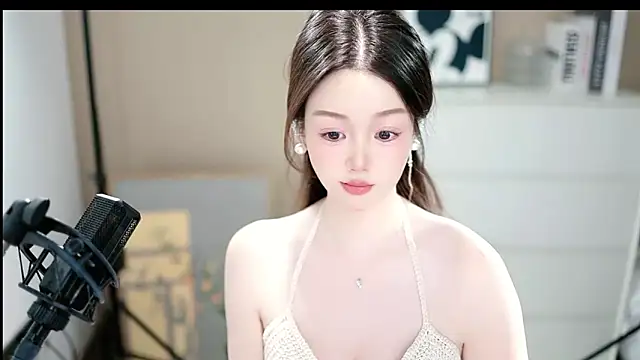 Snapshot of abbyli12 chatting on 12-17-25, 02:56 abbyli12 online show from 12-17-25, 02:56