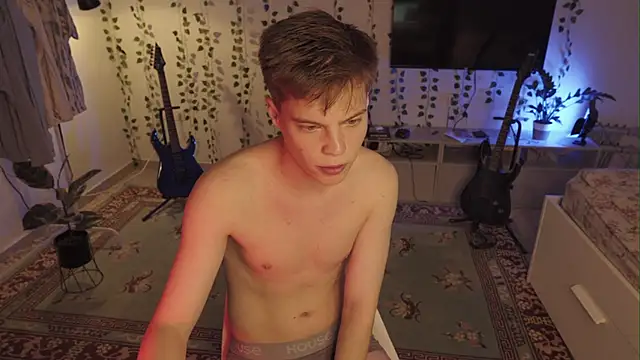 RusBradPitt online show from 09-30-25, 11:04