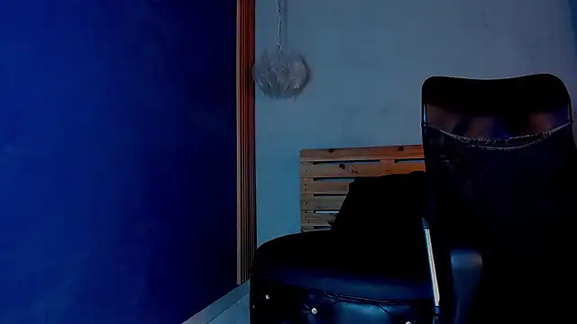 Snapshot of Markuss__ chatting on 10-12-25, 04:11 Markuss online show from 10-12-25, 04:11