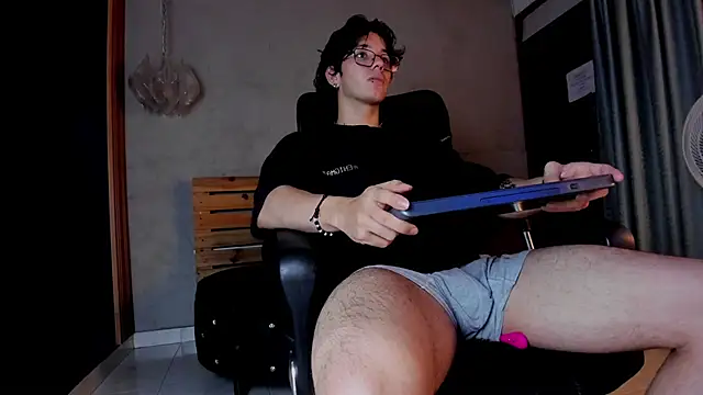 Snapshot of Markuss__ chatting on 10-18-25, 02:58 Markuss online show from 10-18-25, 02:58