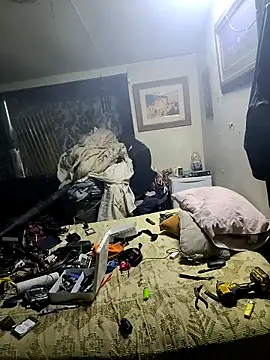 bearded cross online show from 12-18-25, 05:13