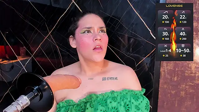 Snapshot of TIFFANY_GLOW__ chatting on 10-04-25, 10:41 TIFFANY GLOW online show from 10-04-25, 10:41